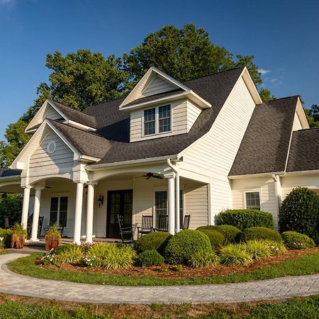 Bed & Breakfast On Tiffany Hill Mills River エクステリア 写真