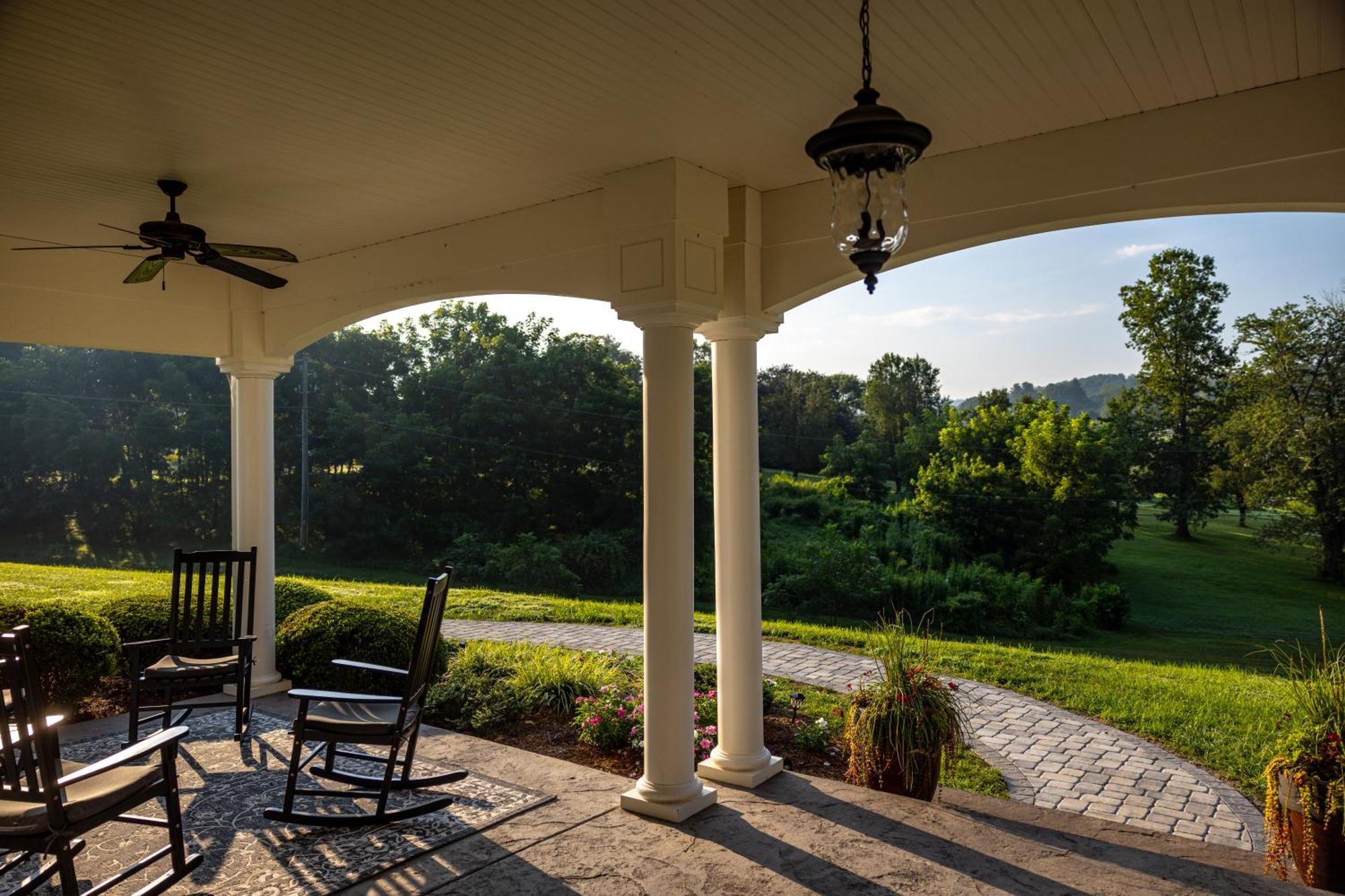 Bed & Breakfast On Tiffany Hill Mills River エクステリア 写真